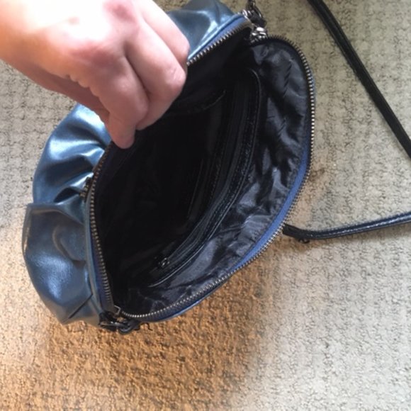 Simply Vera Vera Wang Blue Metallic Bag with Chain - Picture 4 of 4